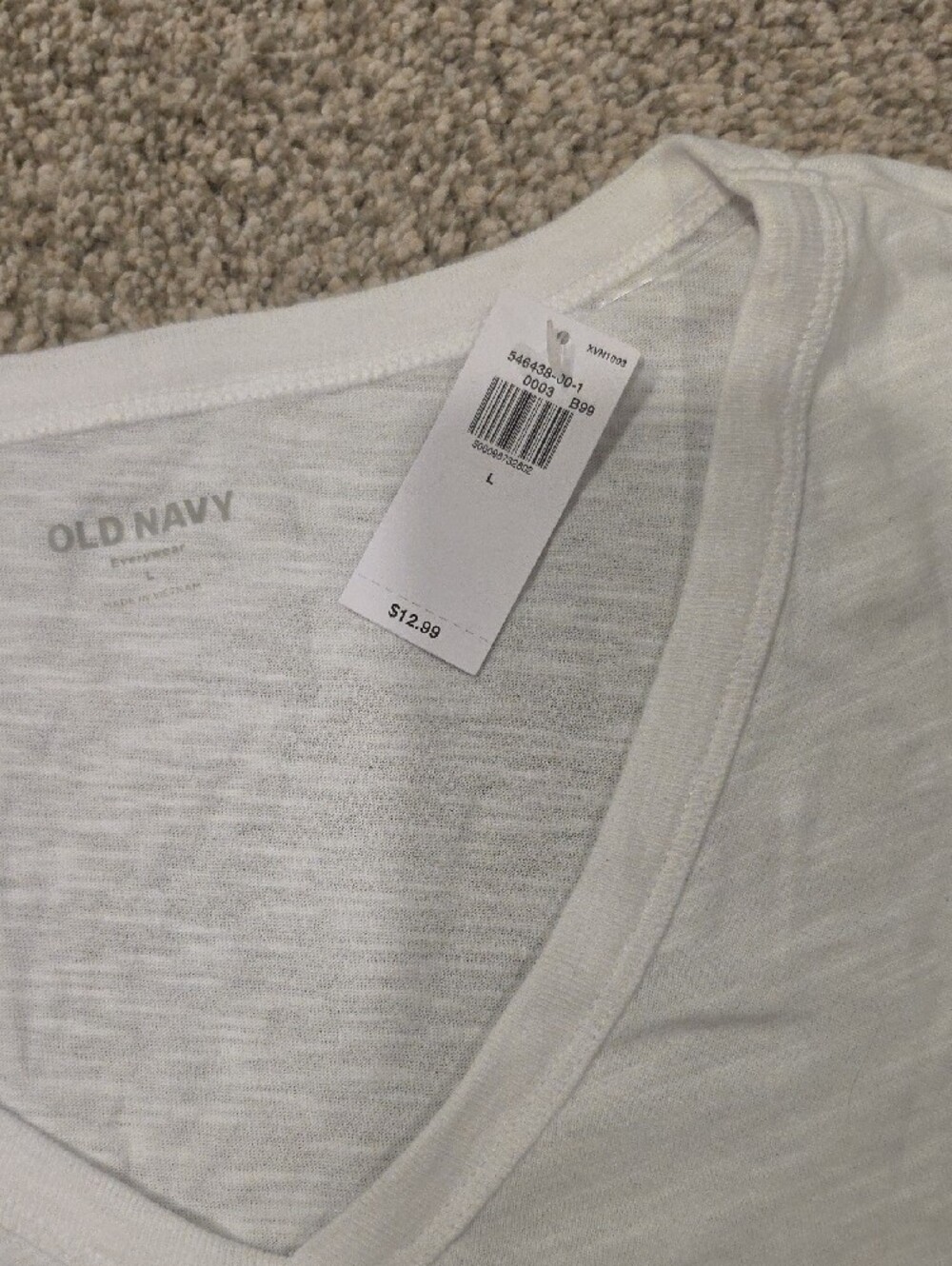 Old Navy Women's Light White V-Neck Short Sleeve Tee - Picture 2 of 3